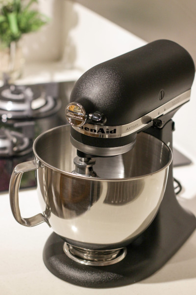 kitchen aid large mixer with bowl